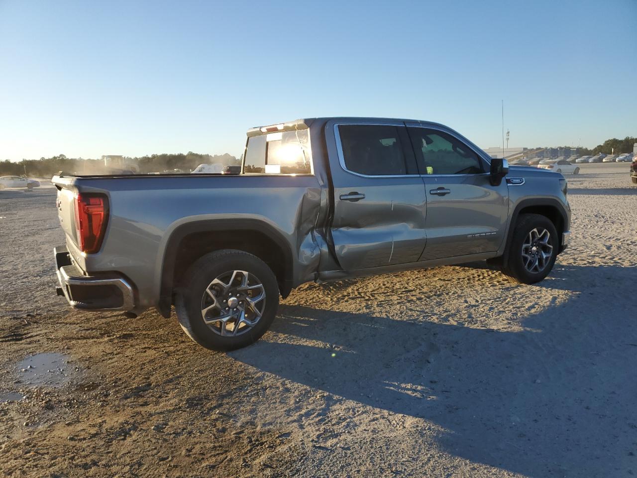 2025 GMC Sierra C1500 Sle - Image 3