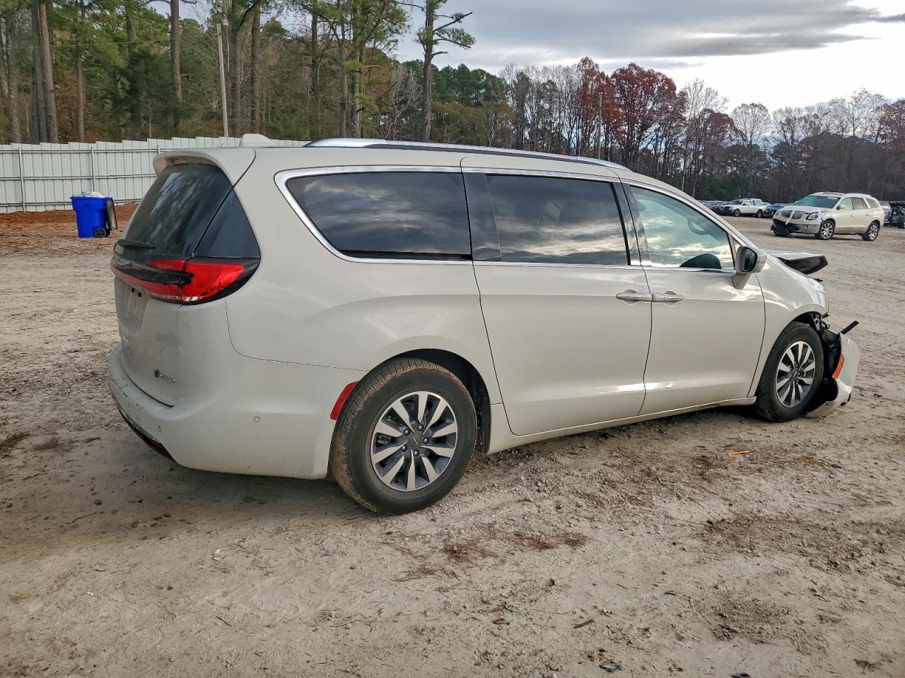 2021 Chrysler Pacifica Hybrid Touring L - Фото 3