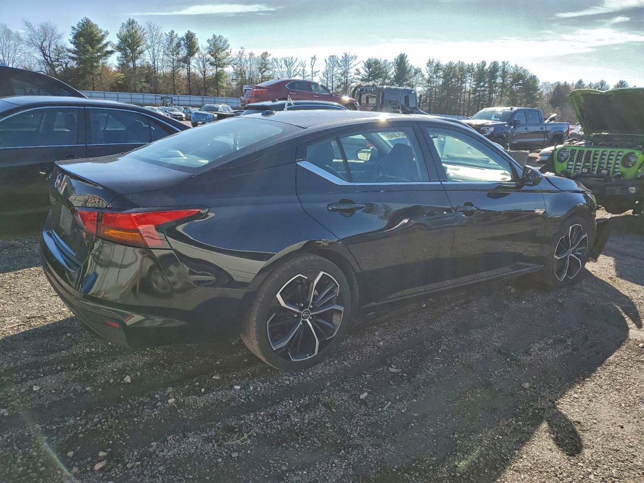 2024 Nissan Altima Sr - Фото 3