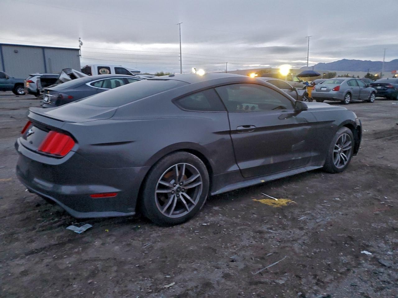 2017 Ford Mustang - Фото 3
