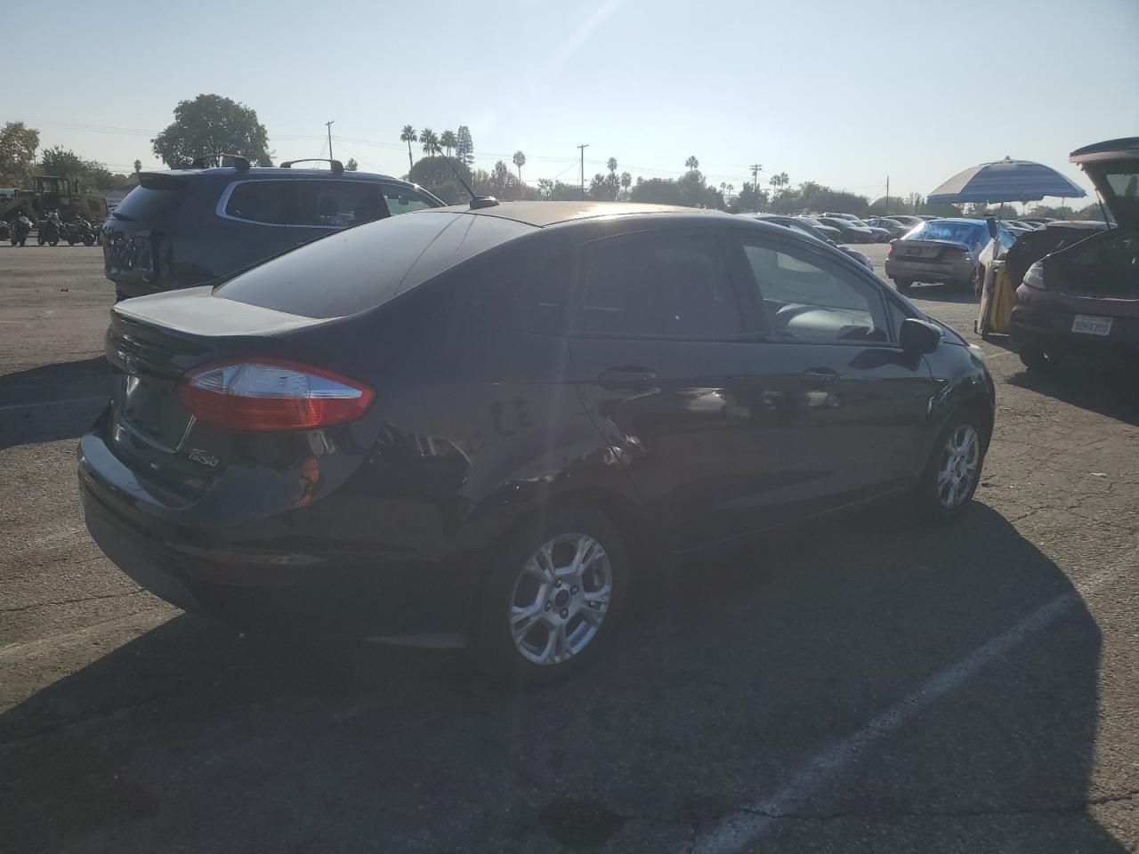 2015 Ford Fiesta Se - Фото 3