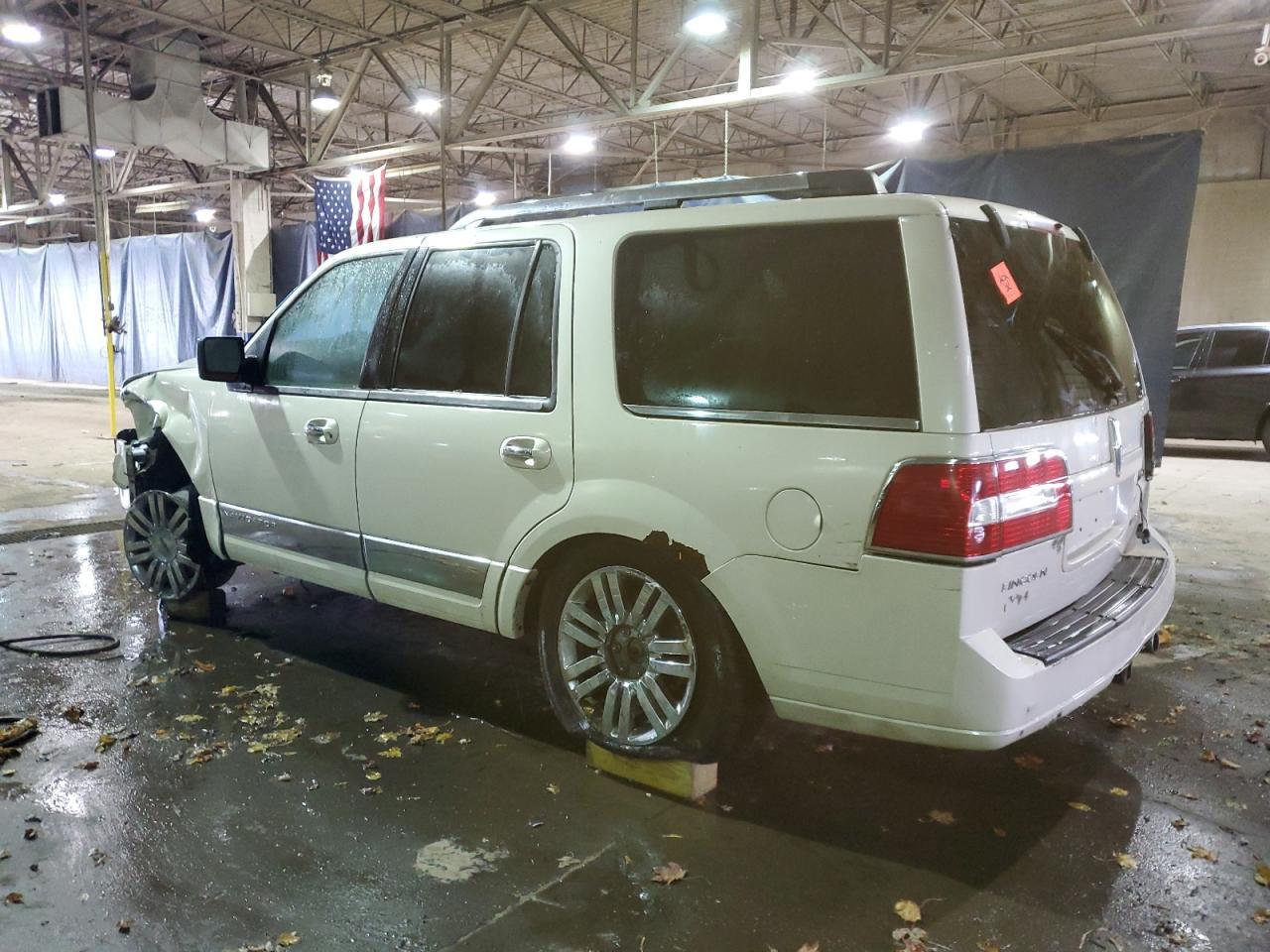 2011 Lincoln Navigator - Image 2