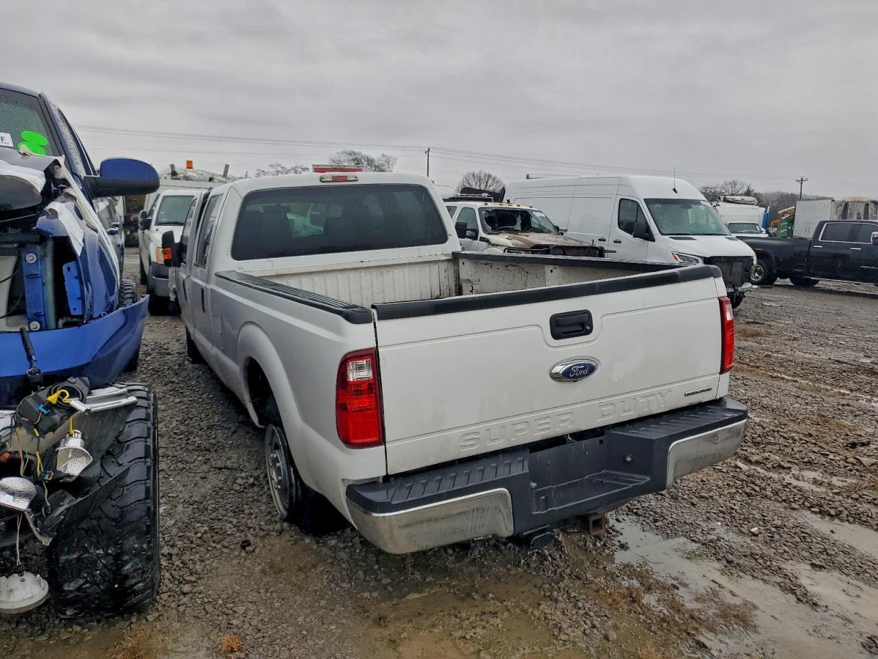 2015 Ford F350 Super Duty - Фото 2