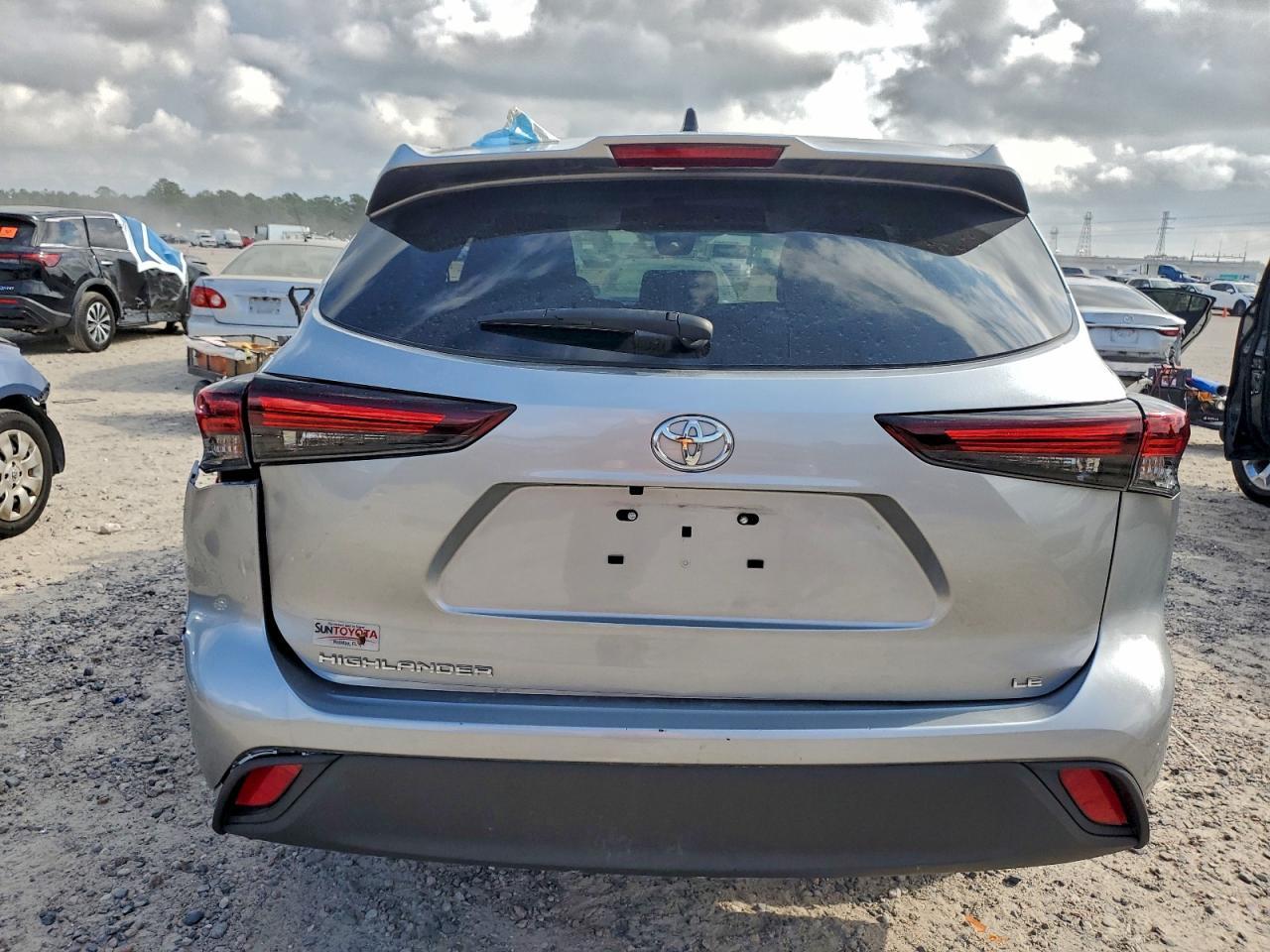 2024 Toyota Highlander Le - Image 6