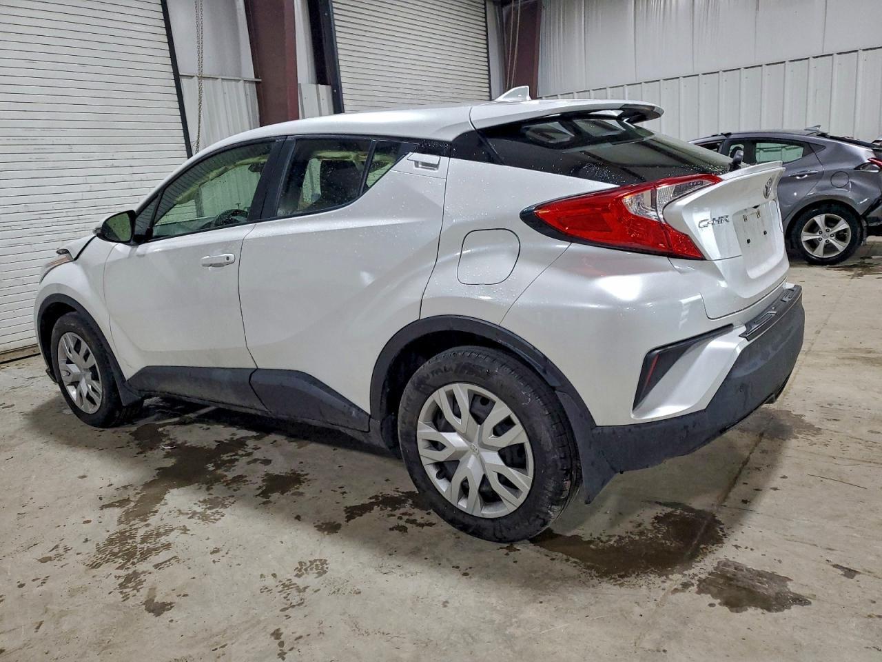 2022 Toyota C-Hr Xle - Image 2