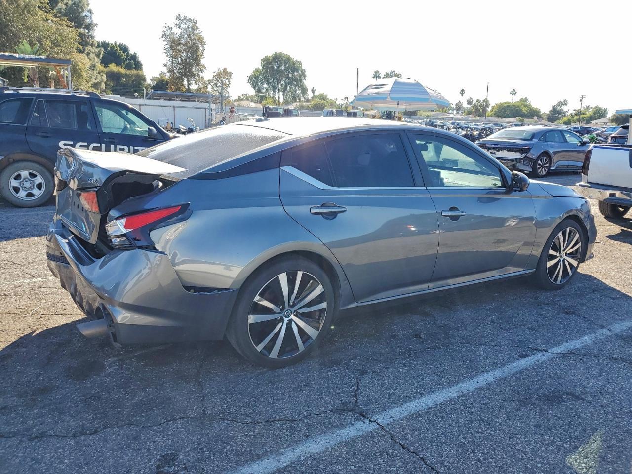 2020 Nissan Altima Sr - Image 3