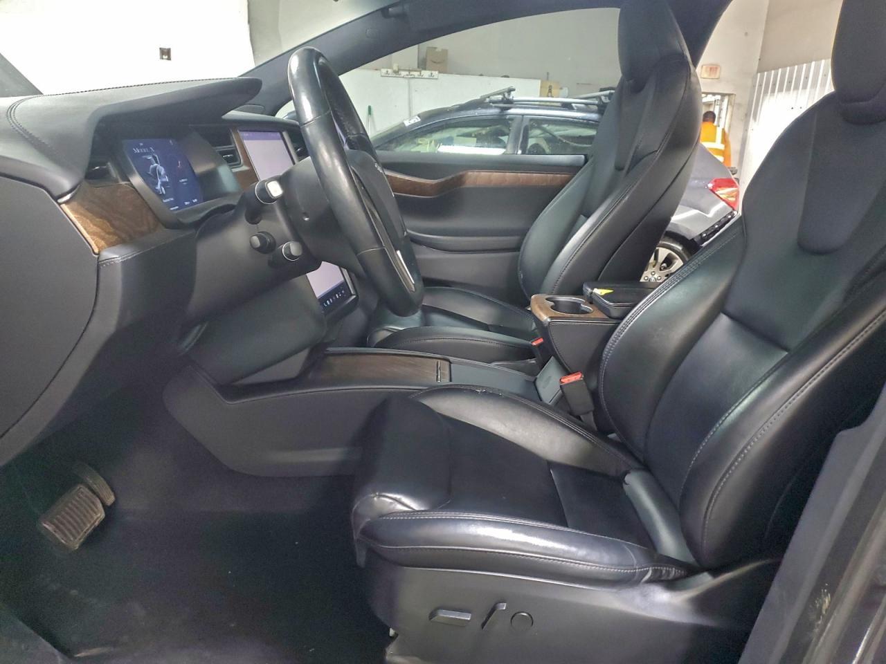 2021 Tesla Model X - Image 7