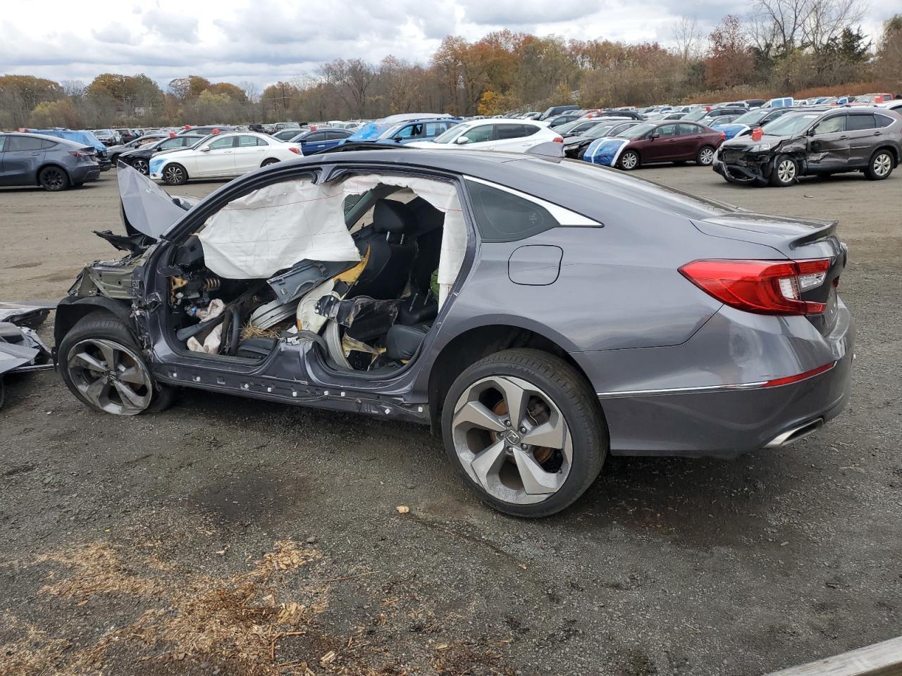 2018 Honda Accord Touring - Image 2
