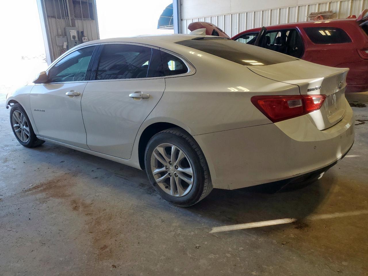 2017 Chevrolet Malibu Lt - Image 2