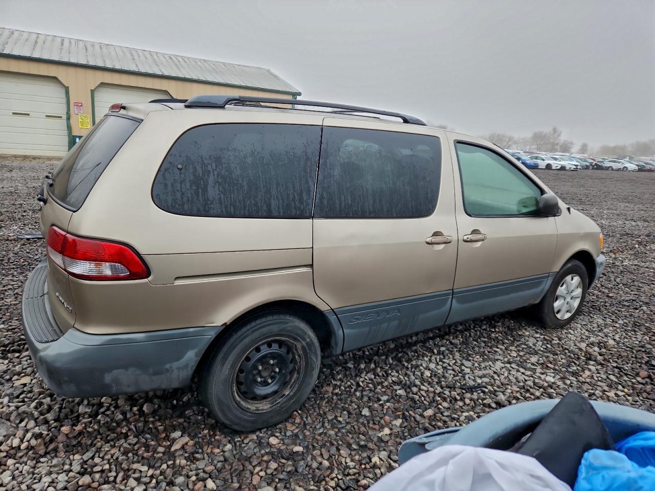 2002 Toyota Sienna - Фото 3