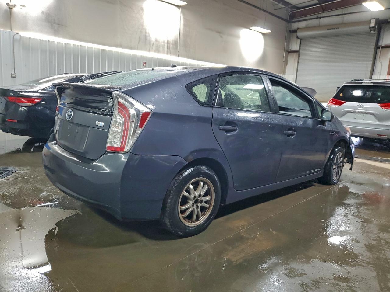 2013 Toyota Prius - Фото 3