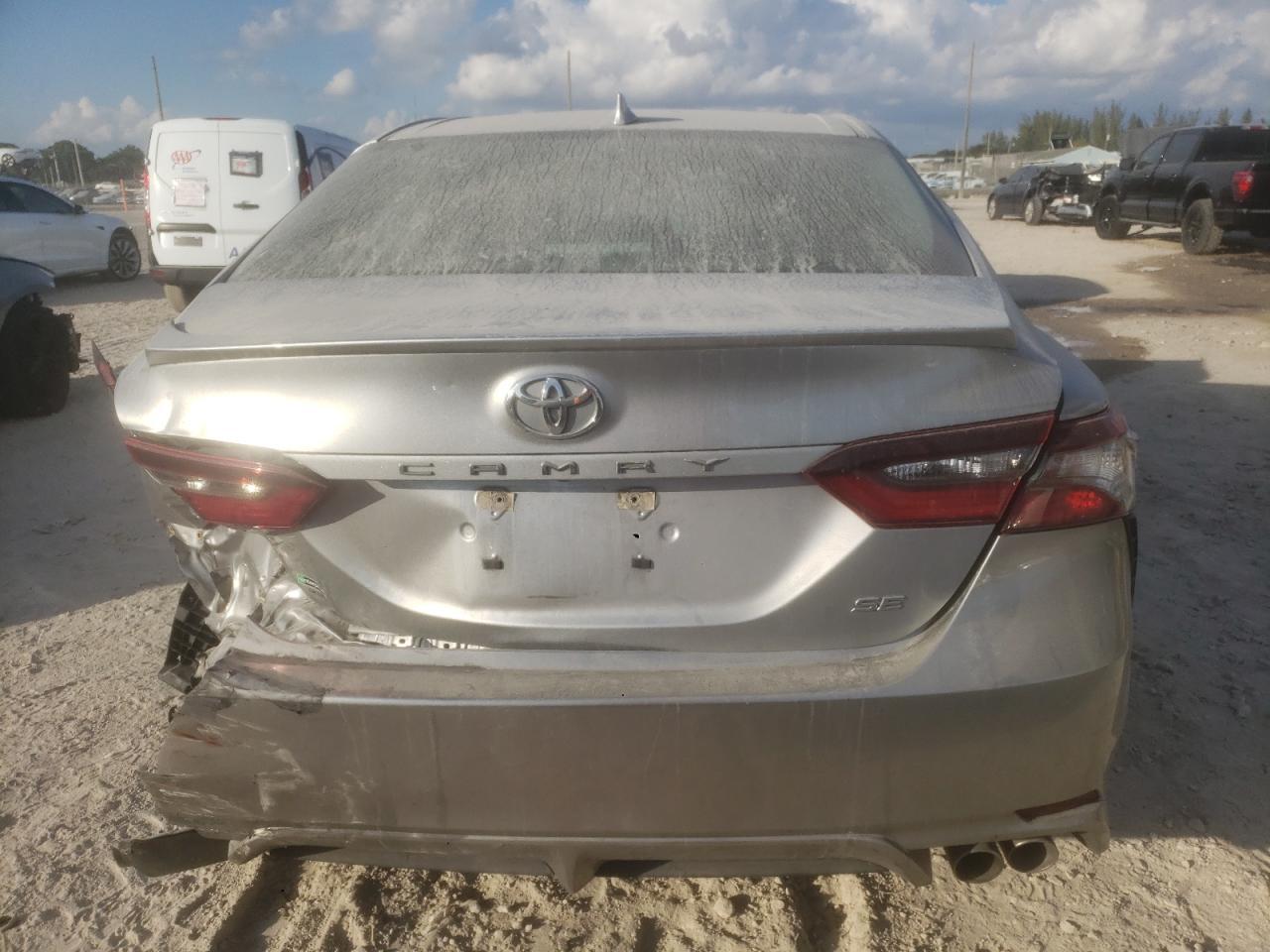 2022 Toyota Camry Se - Фото 6