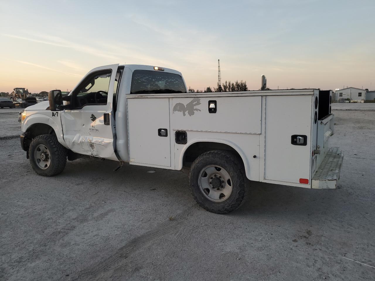 2015 Ford F250 Utility / Service Truck - Image 3
