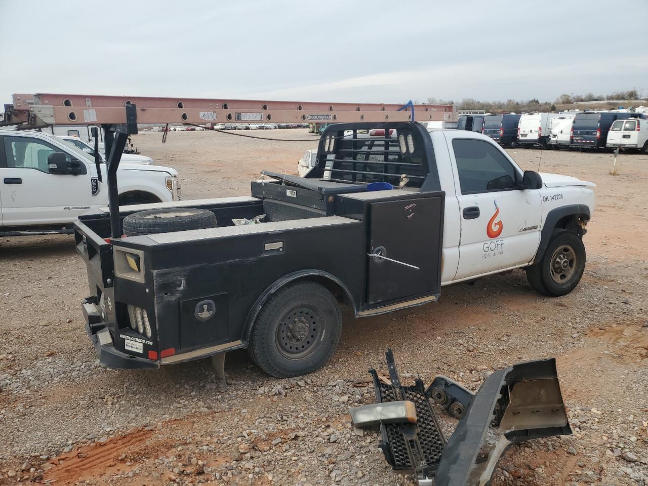 2007 Chevrolet Silverado Utility / Service Truck - Image 3