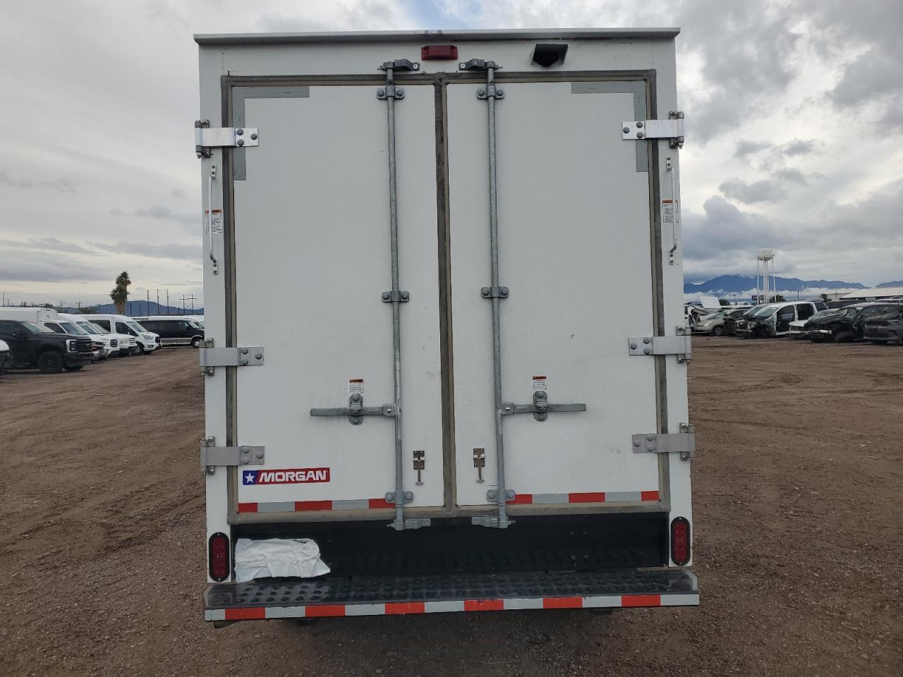 2023 GMC Savana Box Truck - Фото 6