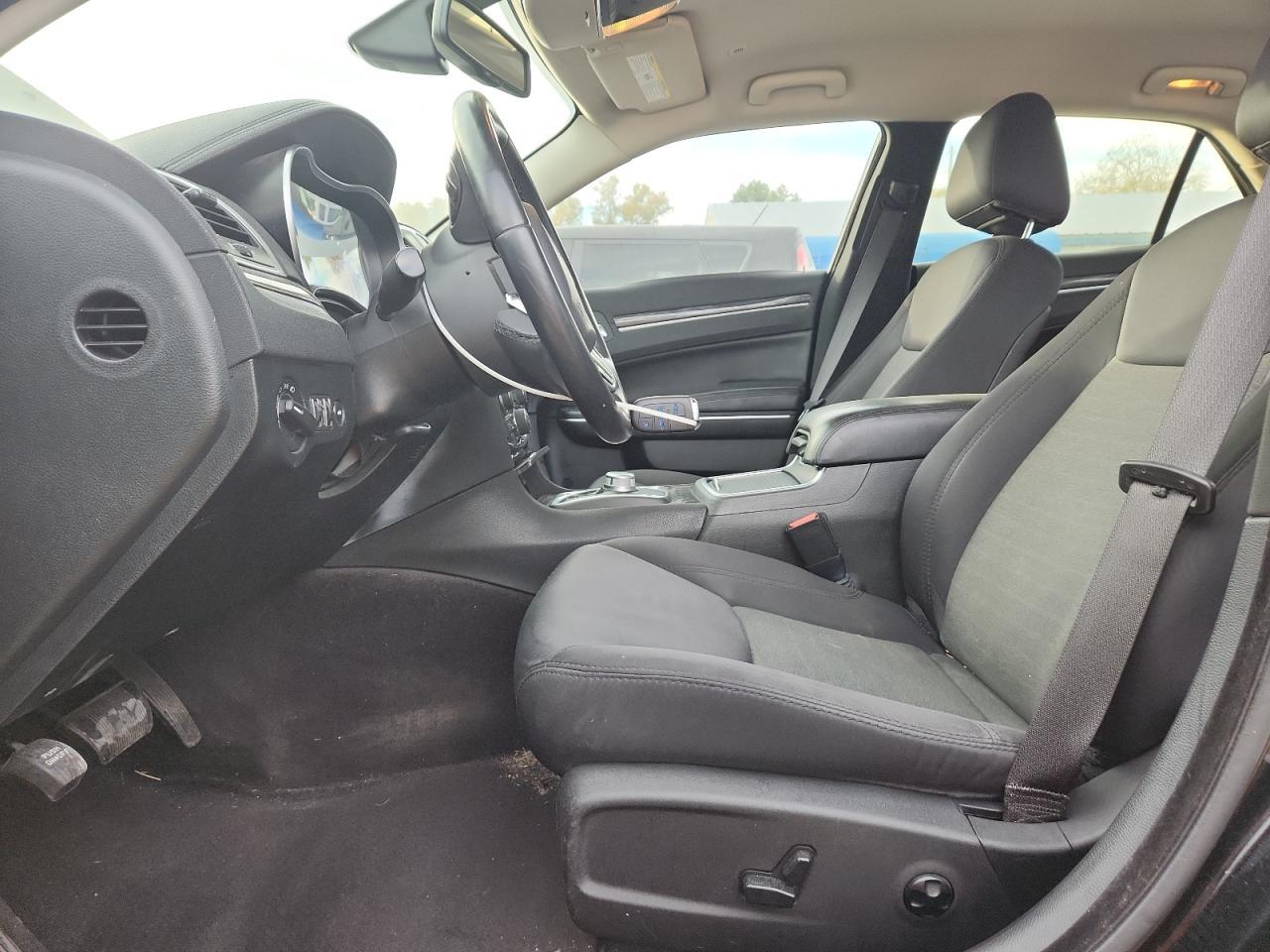 2018 Chrysler 300 Touring - Image 7