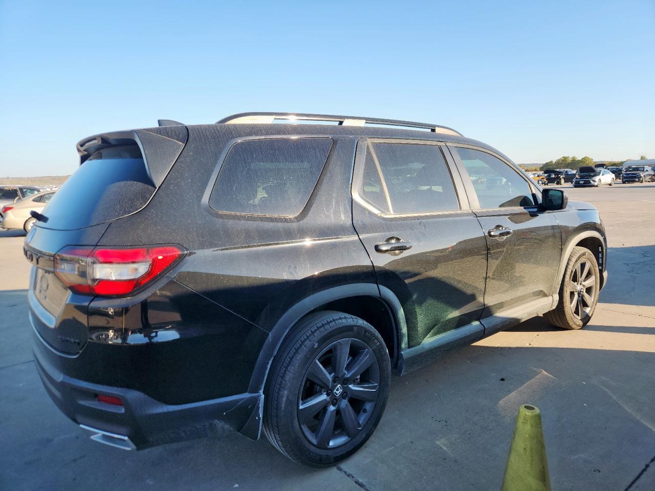 2023 Honda Pilot Sport - Image 3