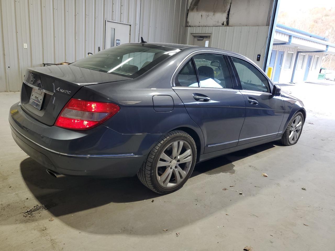 2011 Mercedes-Benz C 300 4Matic - Фото 3