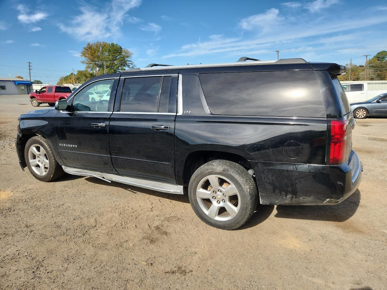 2015 Chevrolet Suburban C1500 Ltz - Image 2
