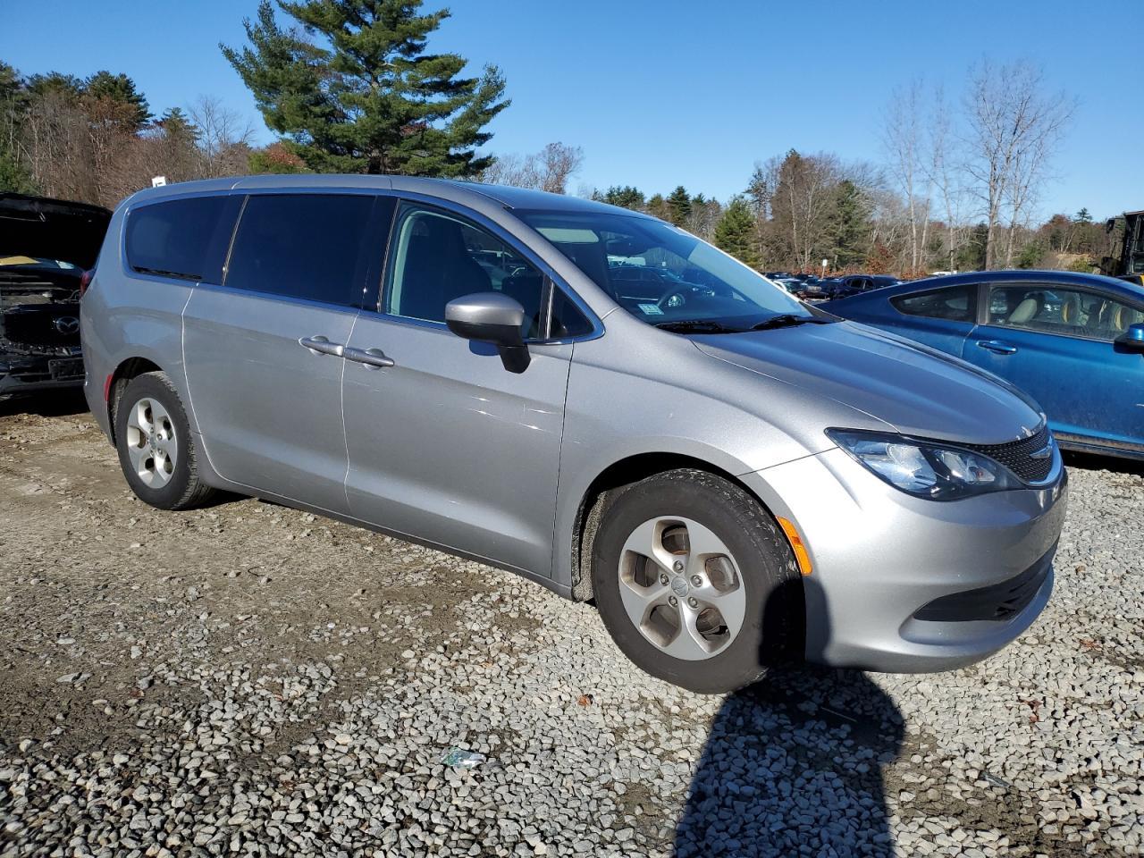 2017 Chrysler Pacifica Lx - Image 4