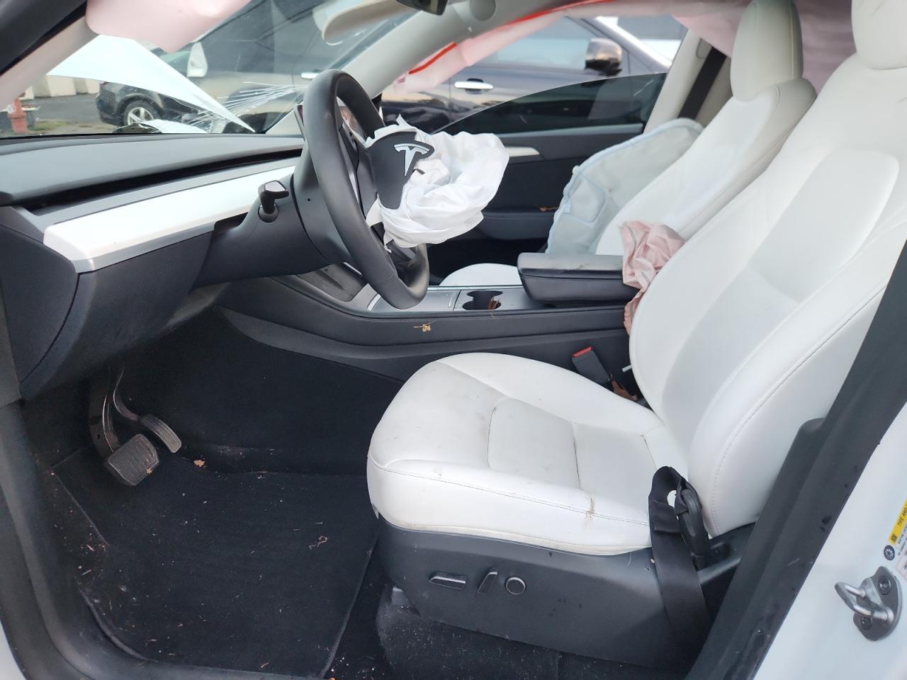 2023 Tesla Model Y - Image 7