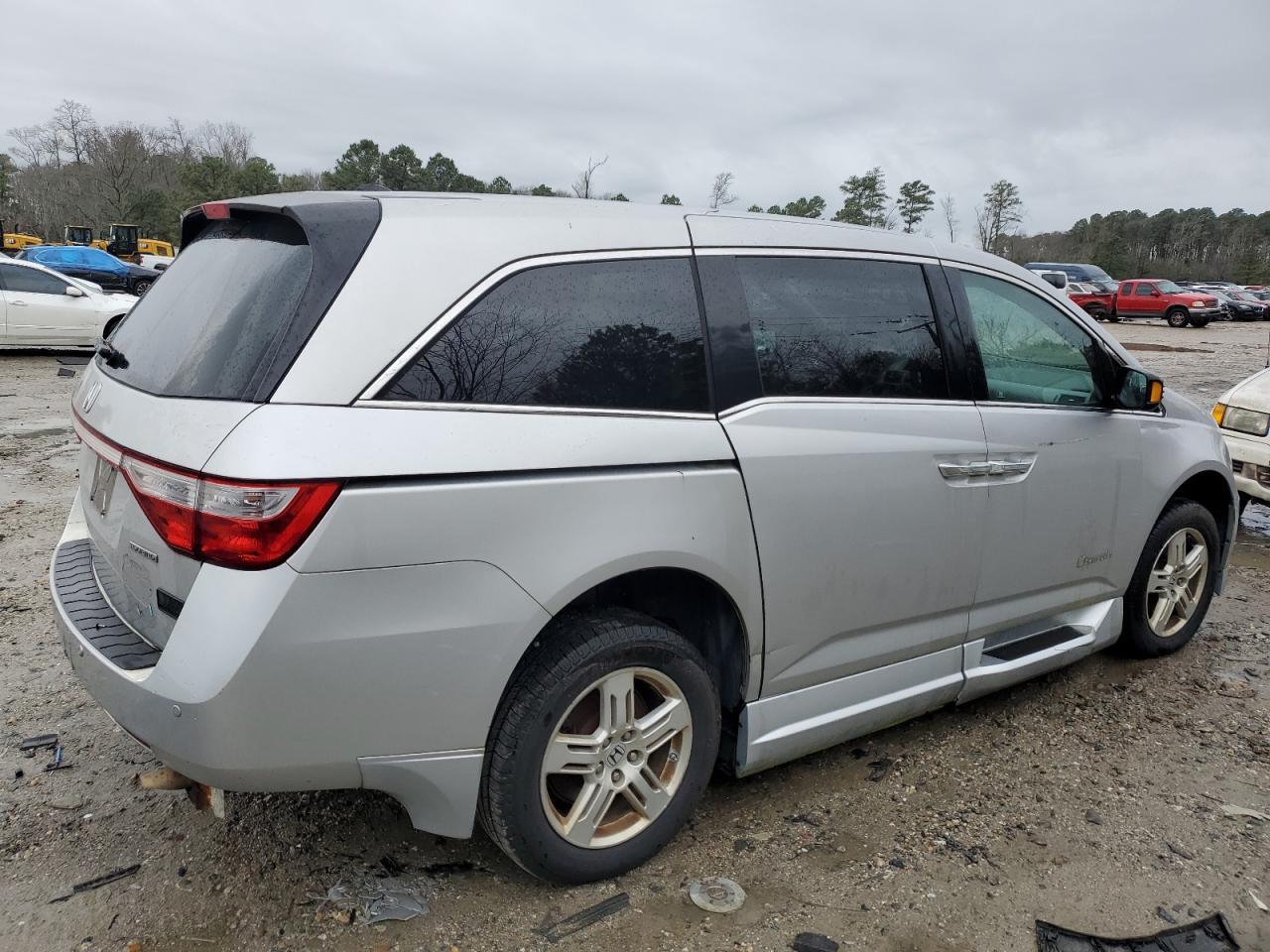 2012 Honda Odyssey Touring - Фото 3