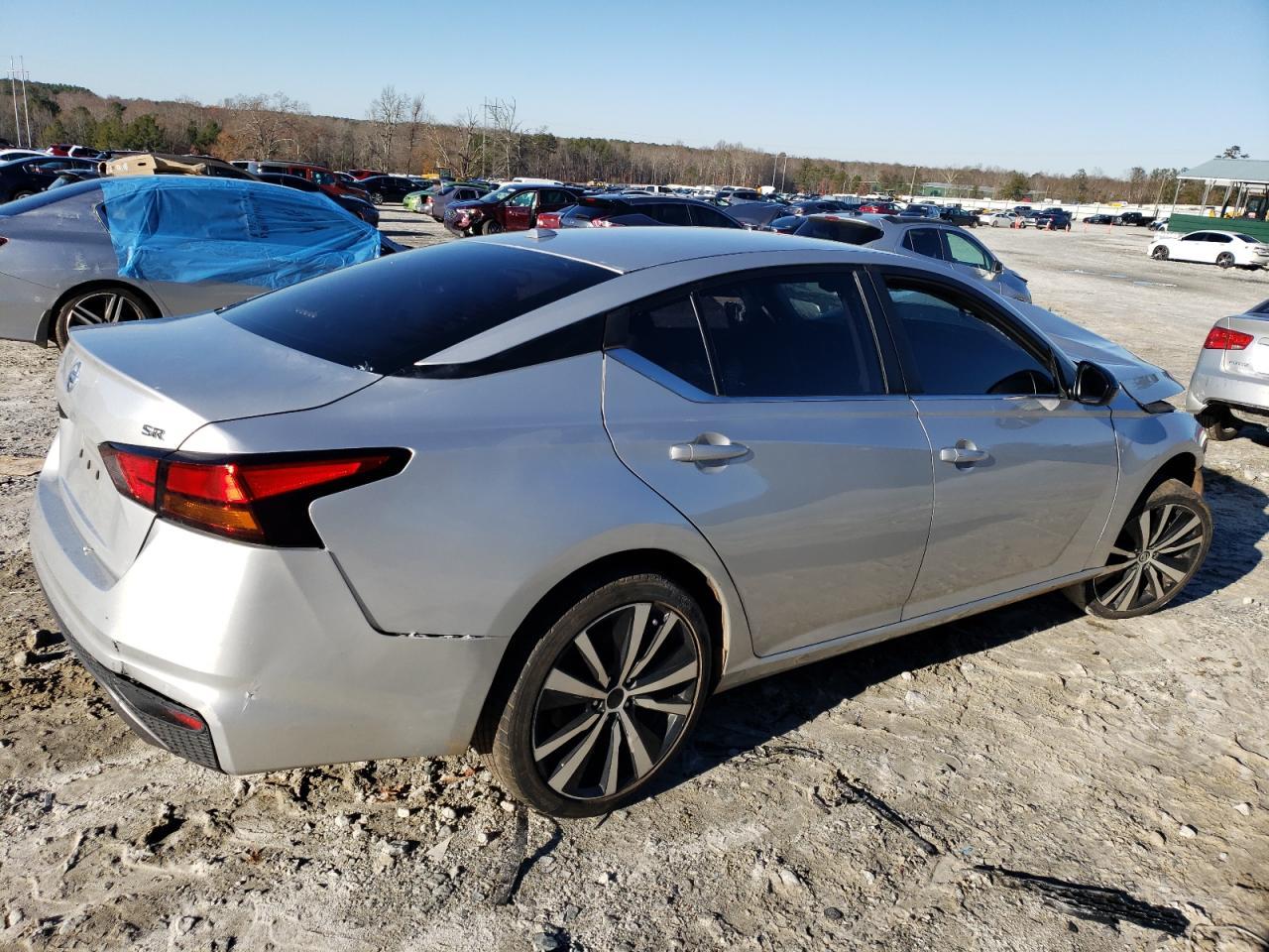 2020 Nissan Altima Sr - Фото 3