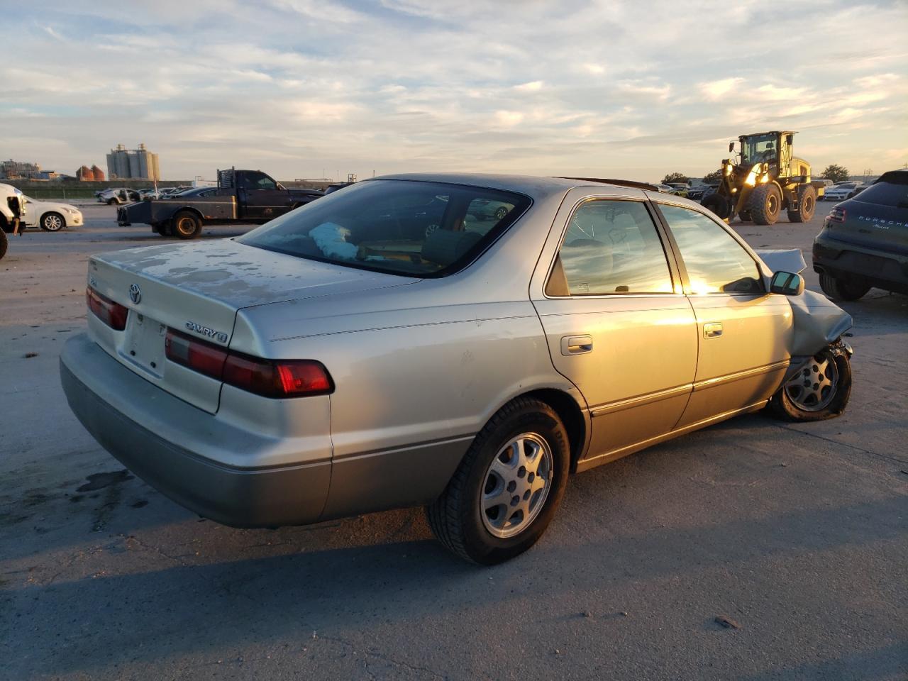 1999 Toyota Camry Le - Image 3