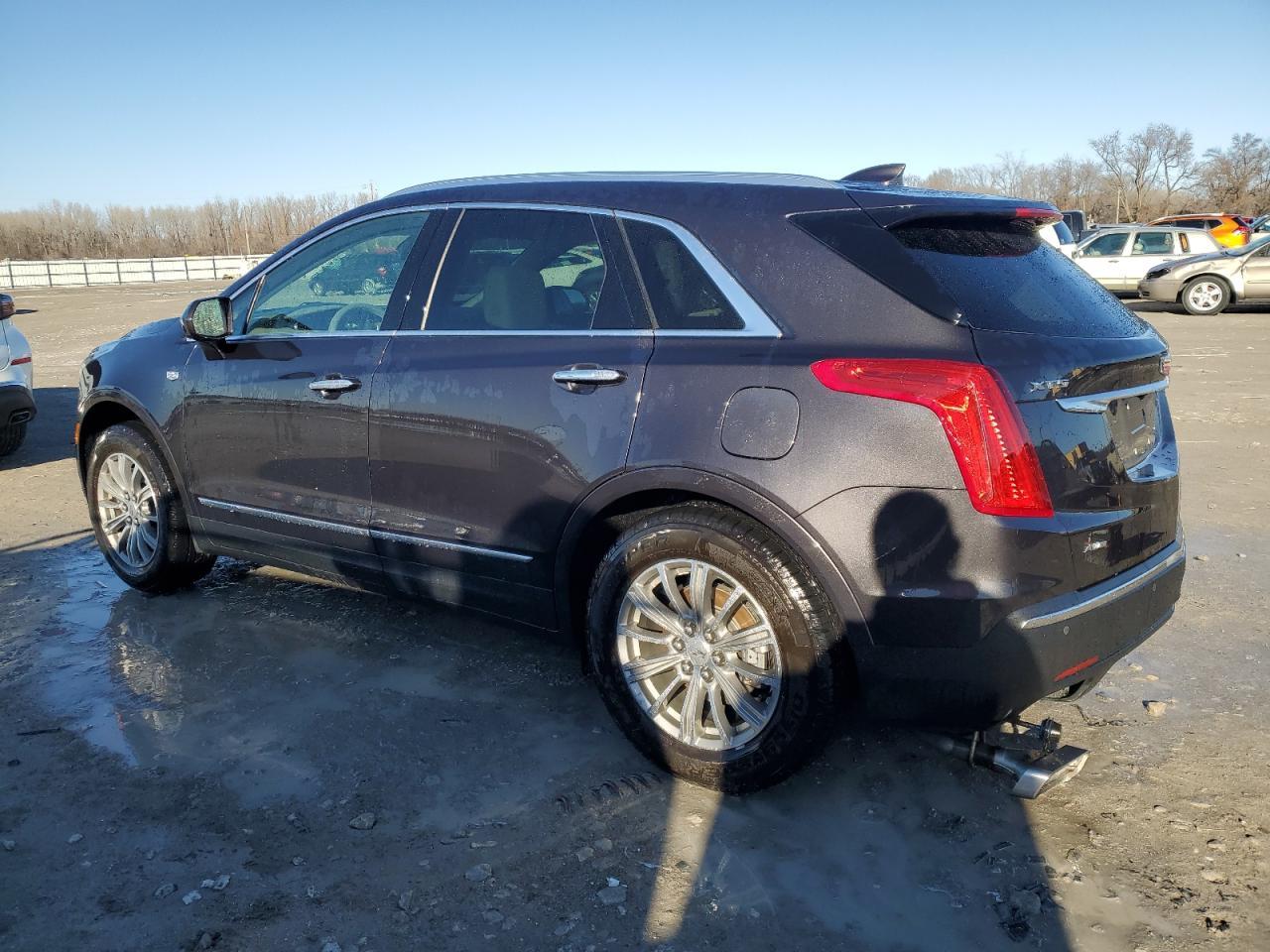 2017 Cadillac Xt5 Luxury - Image 2