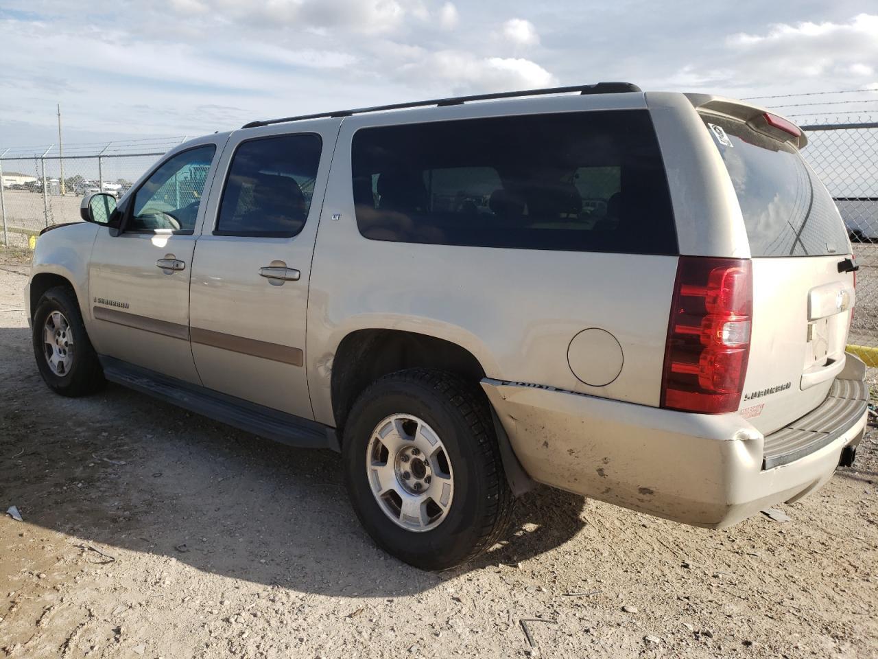 2007 Chevrolet Suburban C1500 - Image 2