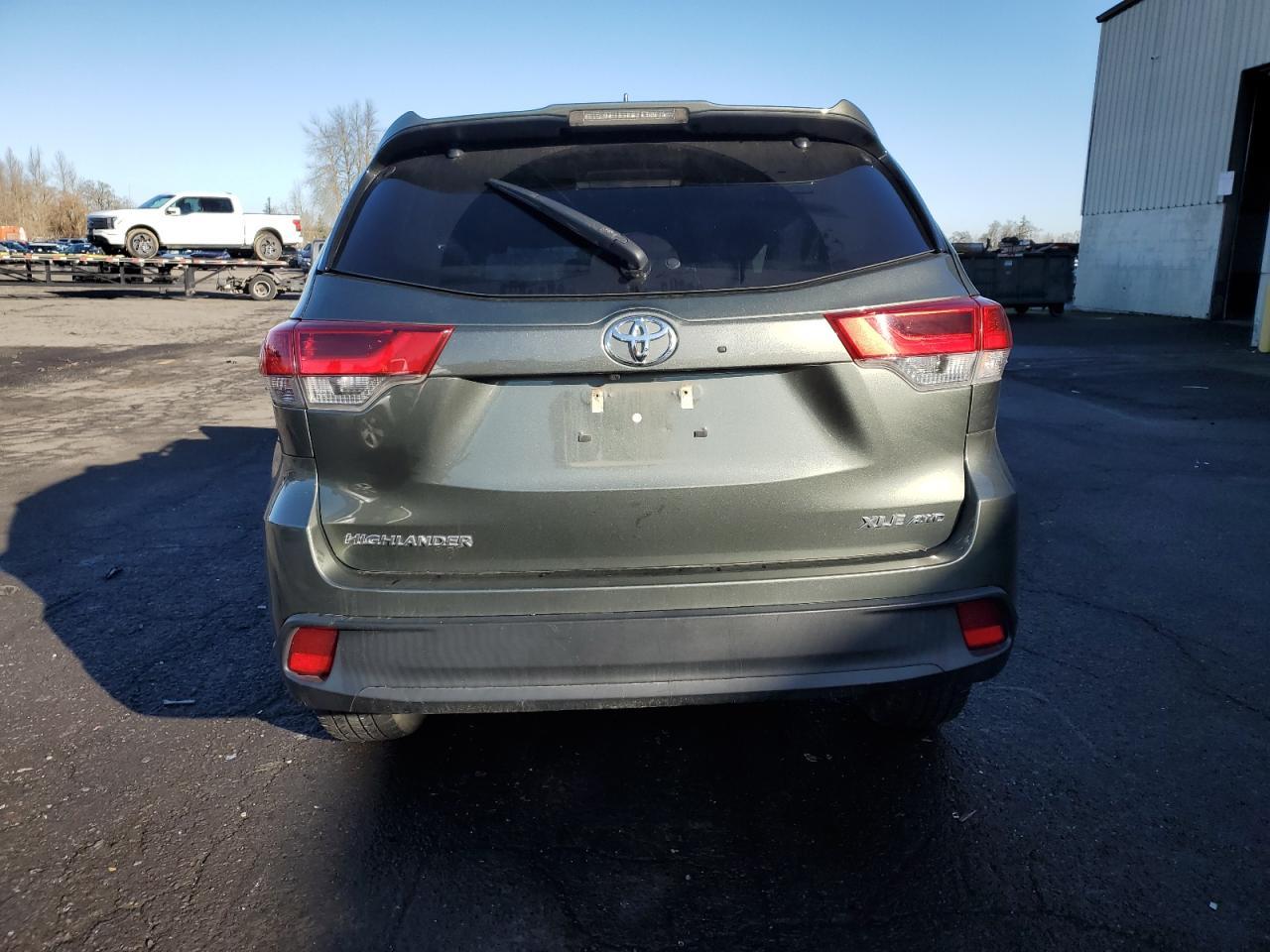 2018 Toyota Highlander Se - Фото 6