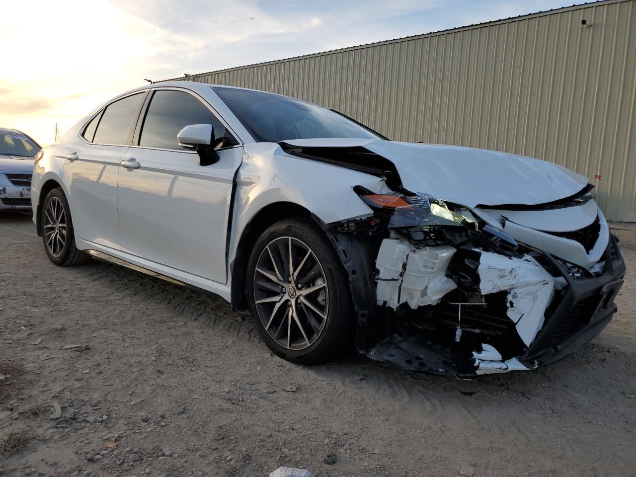 2022 Toyota Camry Se - Фото 4