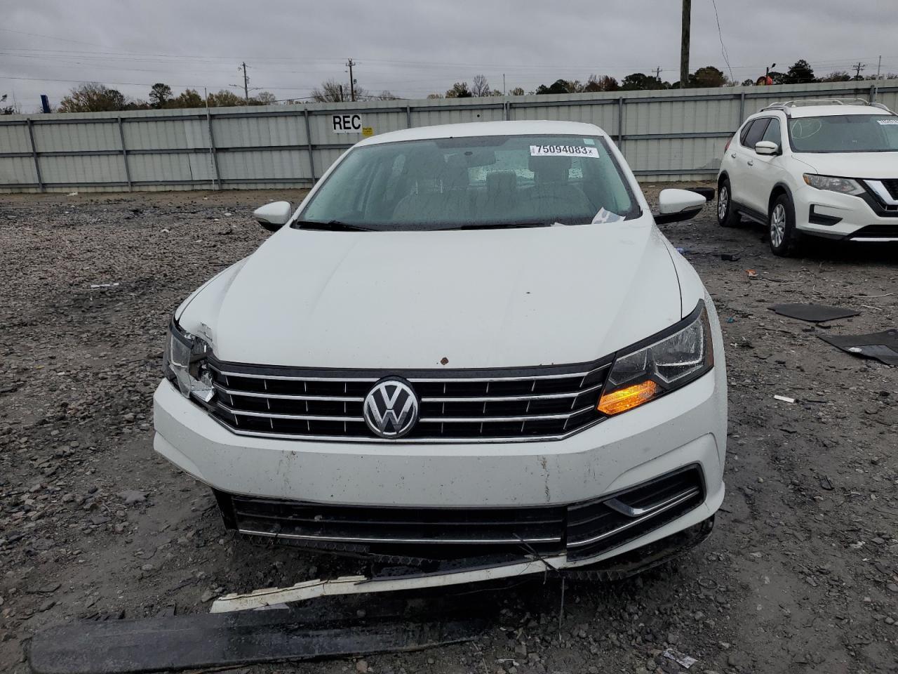 2016 Volkswagen Passat S - Фото 5