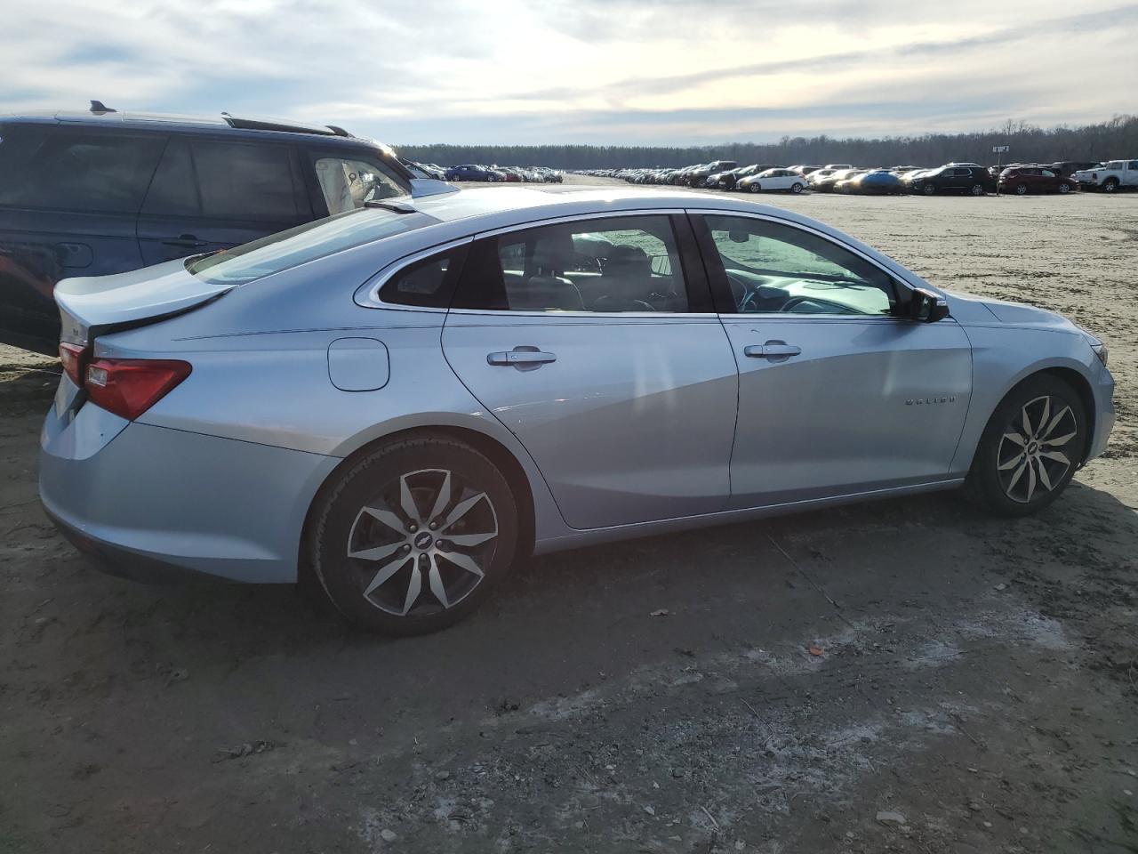 2017 Chevrolet Malibu Lt - Image 3