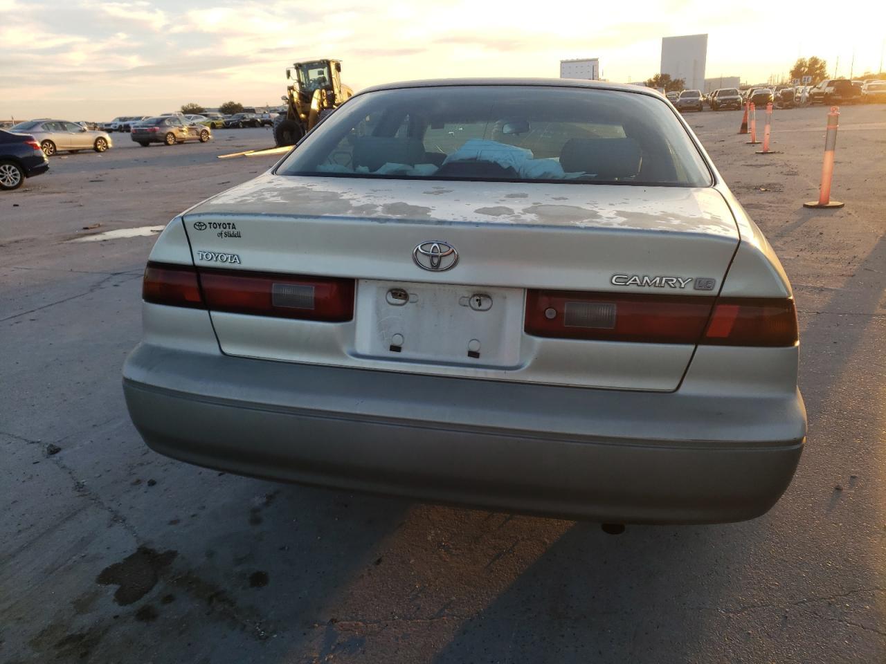 1999 Toyota Camry Le - Image 6