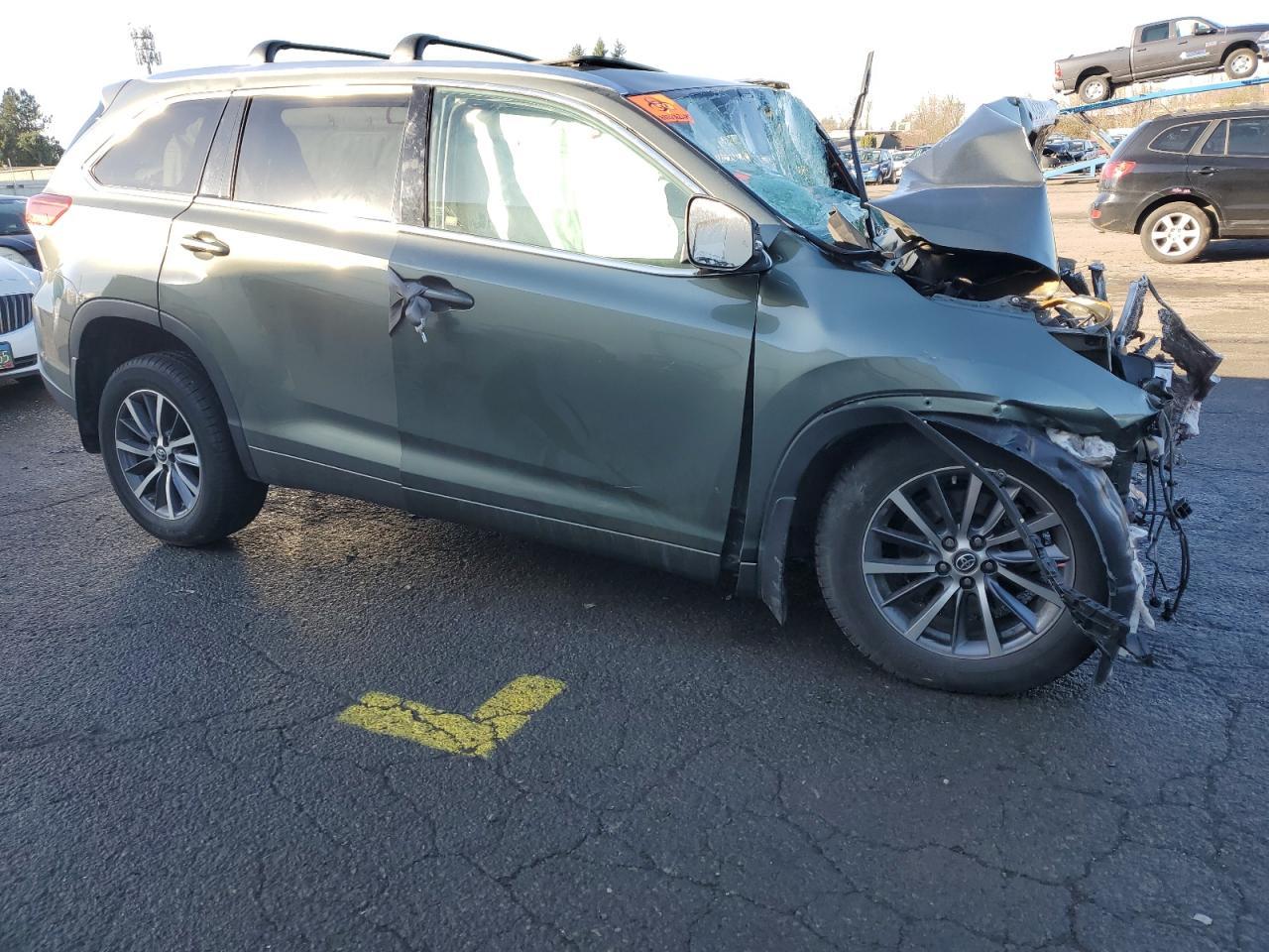 2018 Toyota Highlander Se - Фото 4