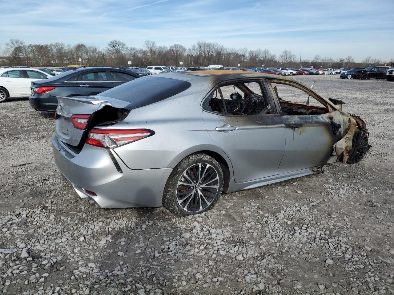 2018 Toyota Camry L - Фото 3