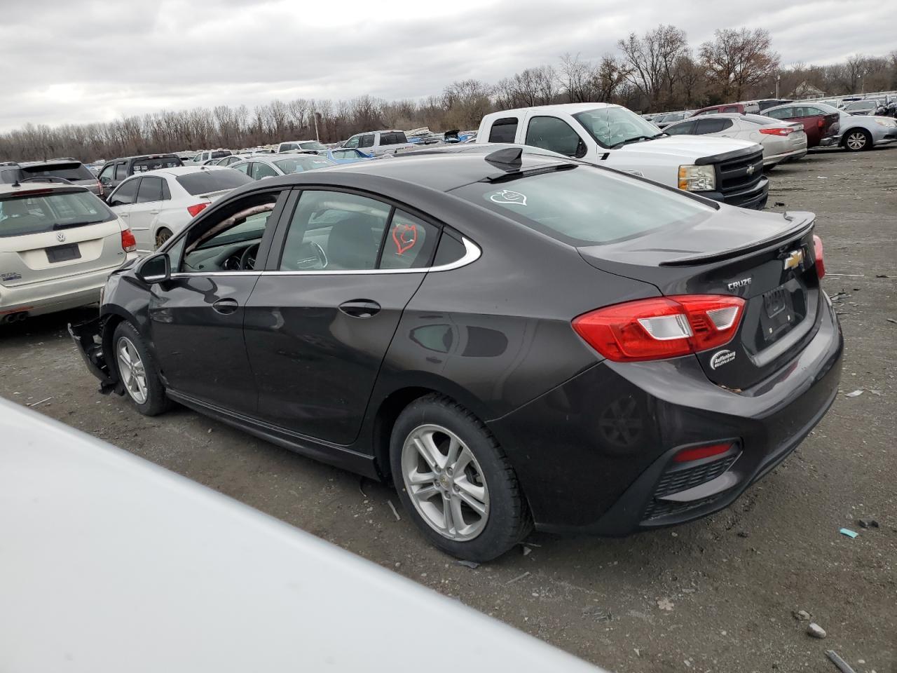 2017 Chevrolet Cruze Lt - Image 2