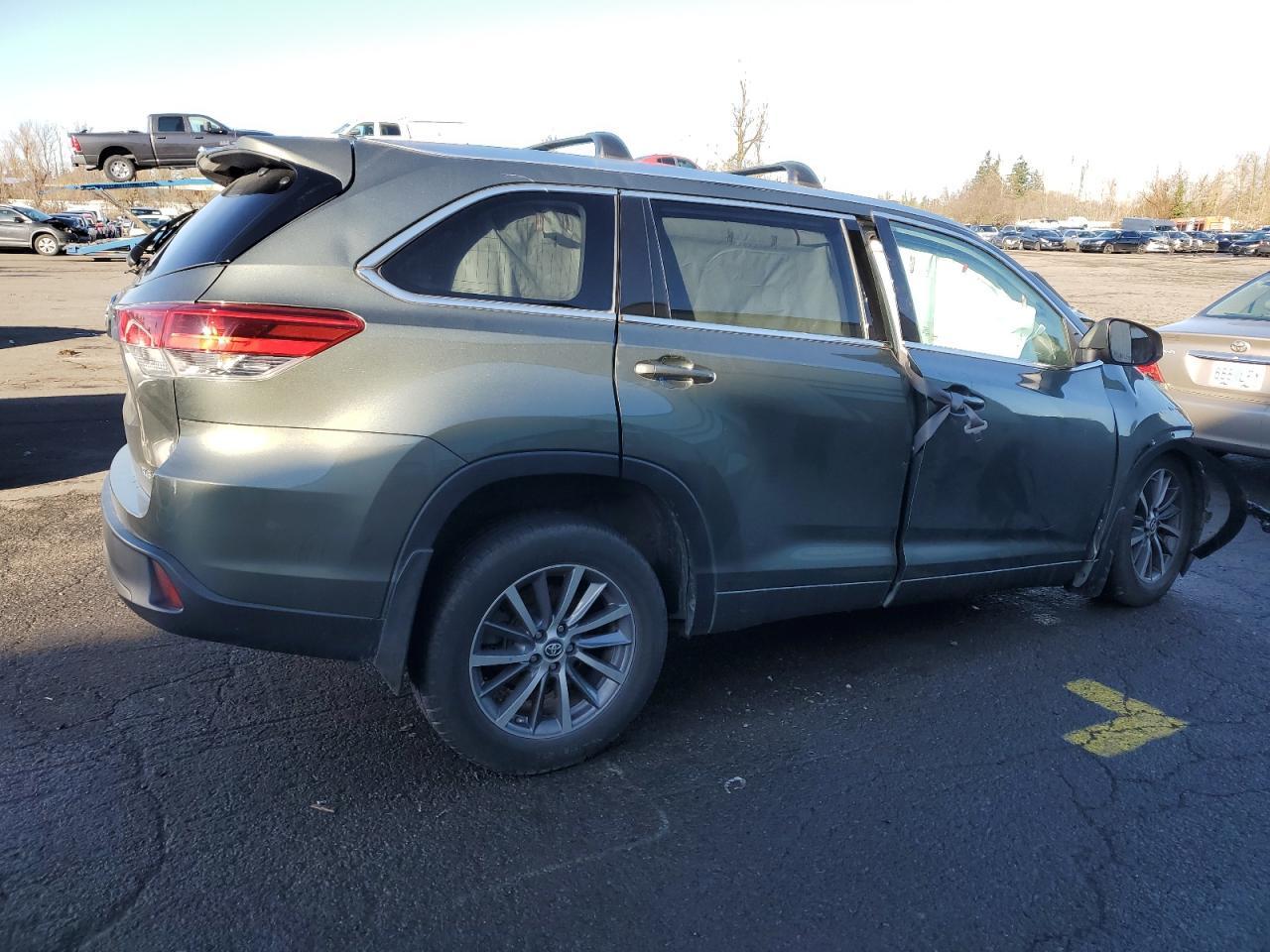 2018 Toyota Highlander Se - Фото 3