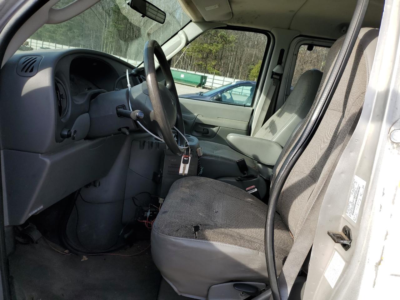 2003 Ford Econoline E350 Super Duty Wagon - Image 7
