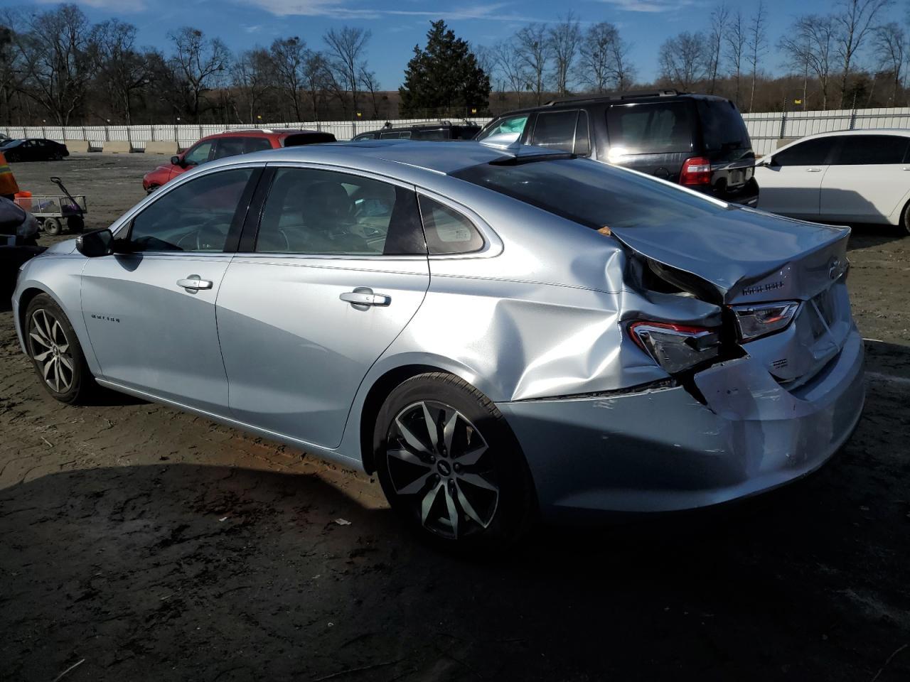 2017 Chevrolet Malibu Lt - Image 2