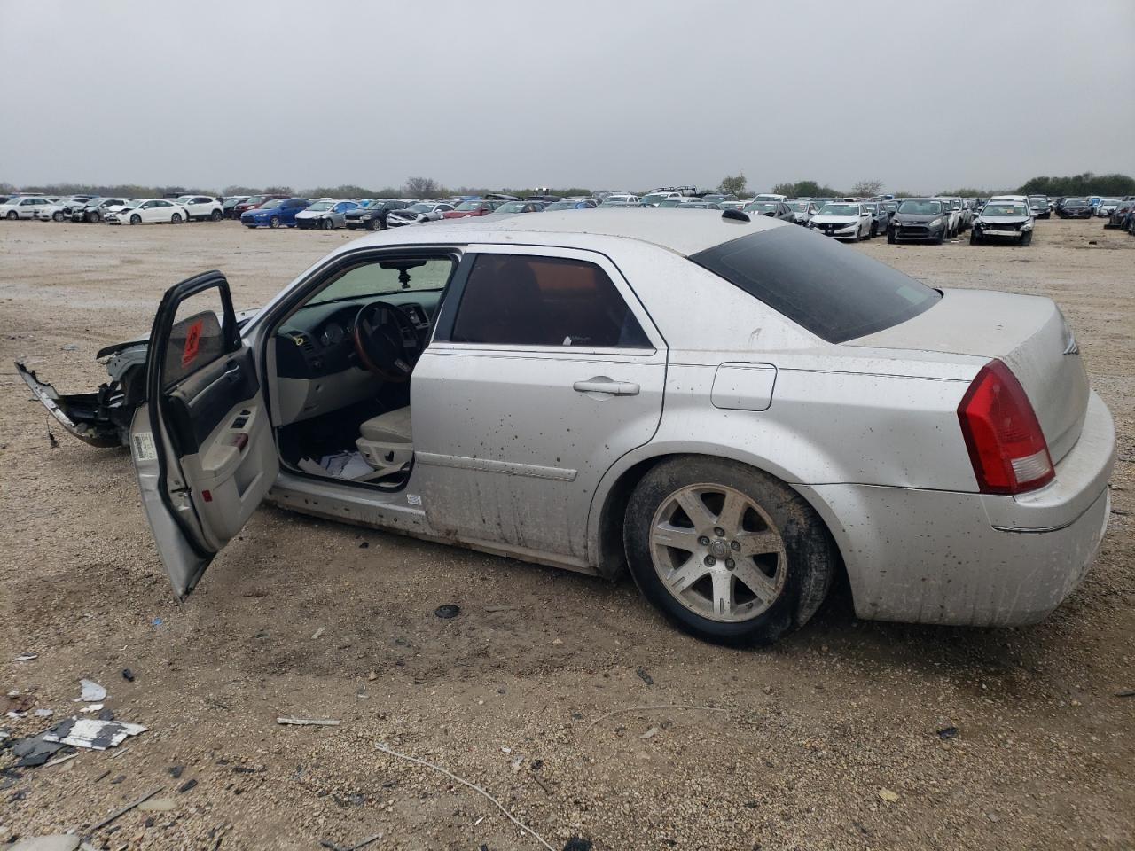2005 Chrysler 300 Touring - Фото 2