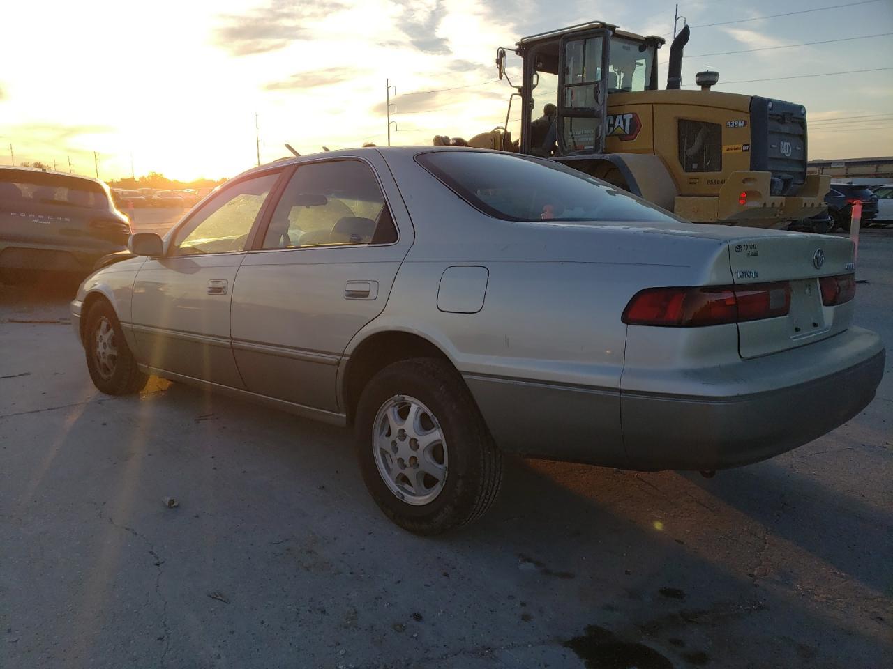 1999 Toyota Camry Le - Image 2