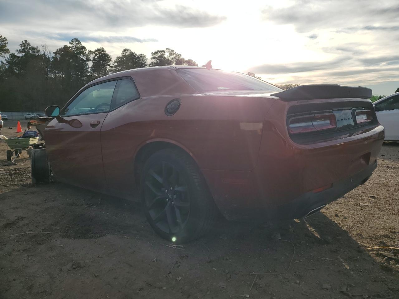 2022 Dodge Challenger Sxt - Фото 2