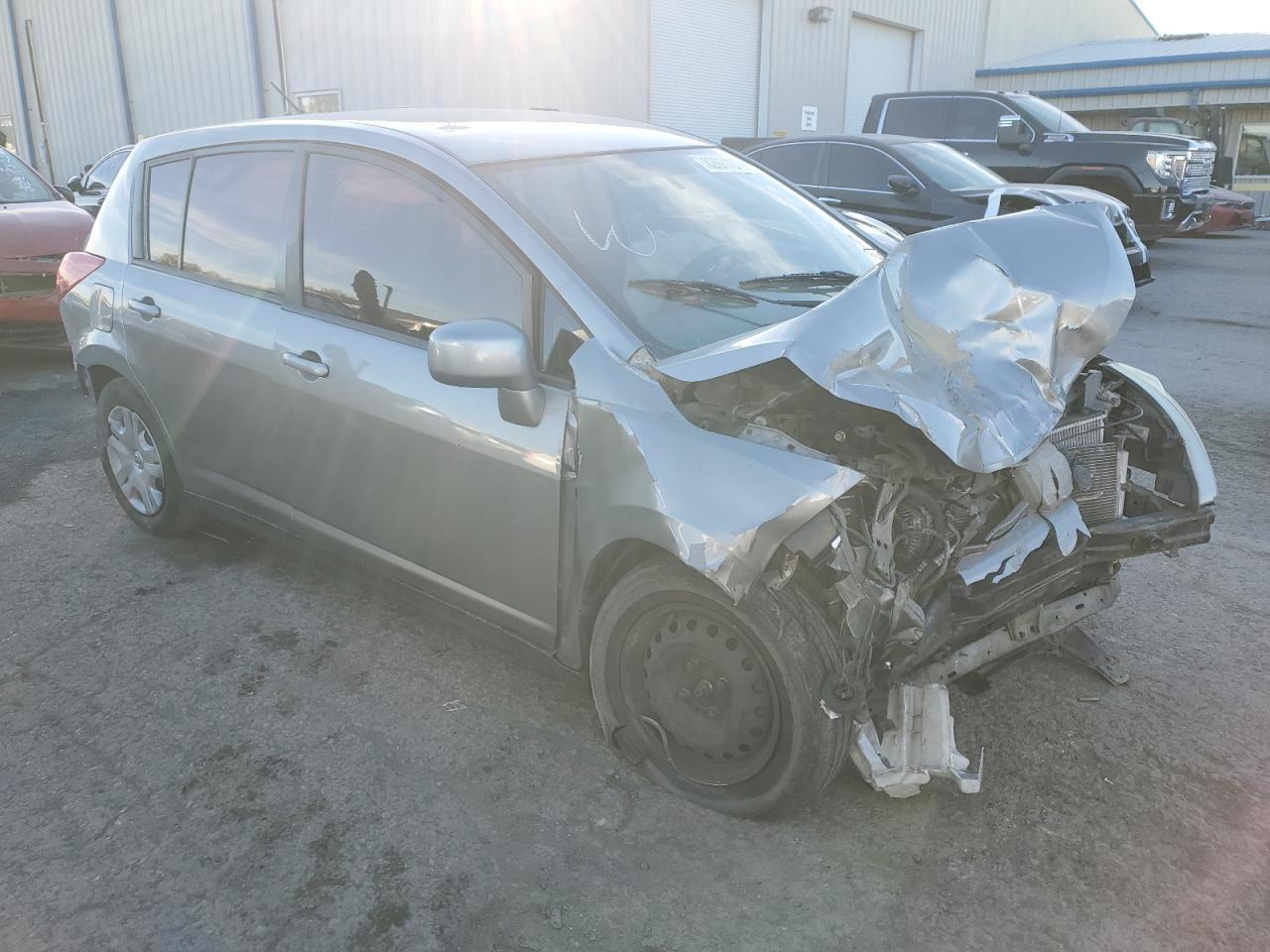 2011 Nissan Versa S - Фото 4