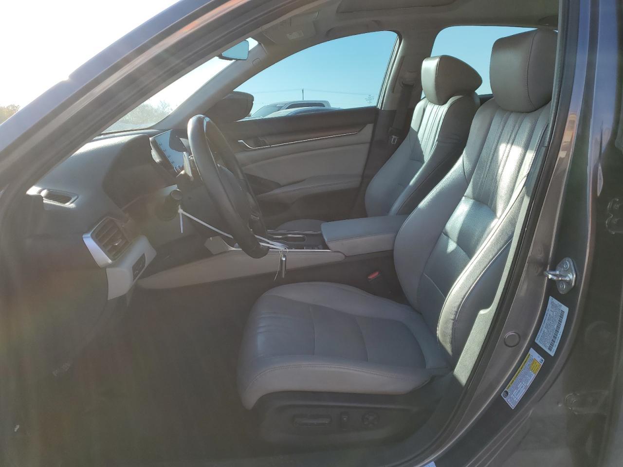 2018 Honda Accord Touring Hybrid - Image 7