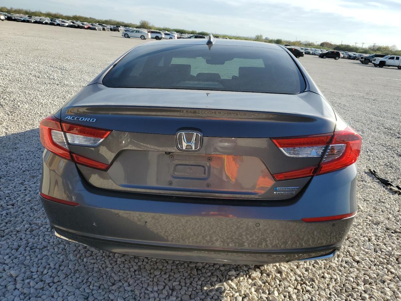 2018 Honda Accord Touring Hybrid - Image 6