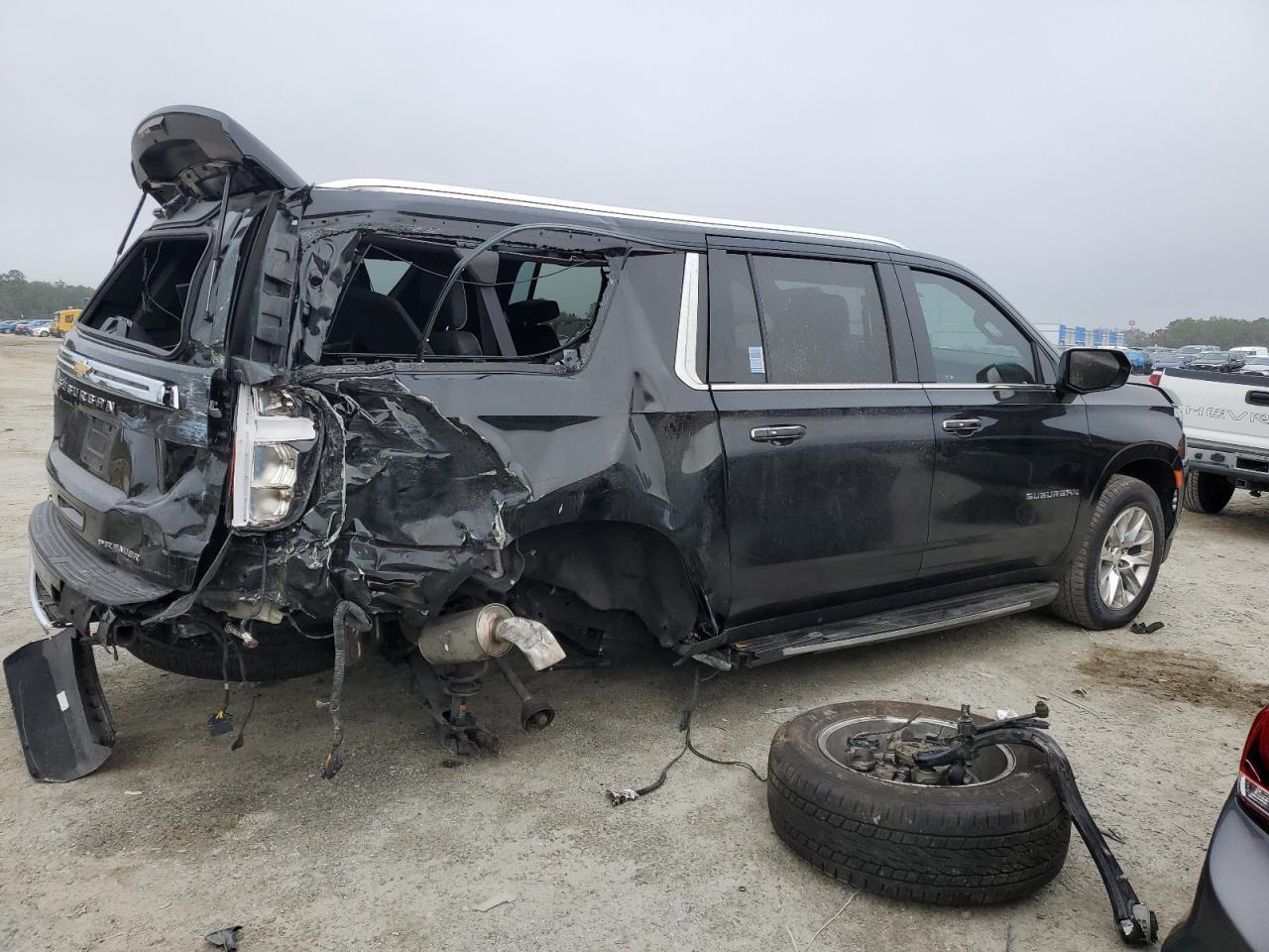 2023 Chevrolet Suburban C1500 Premier - Image 3
