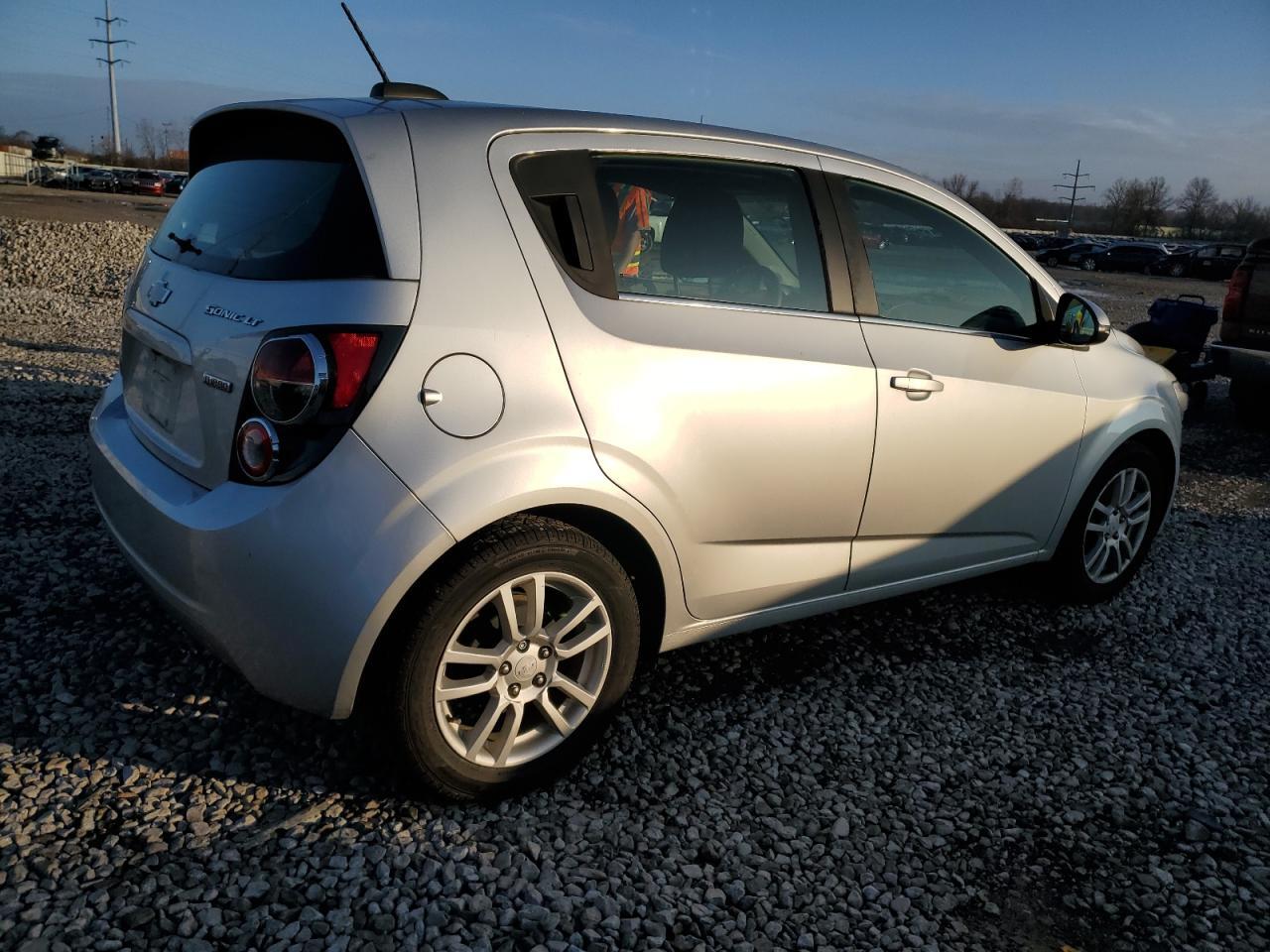 2015 Chevrolet Sonic Lt - Фото 3