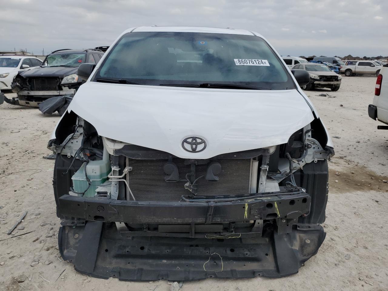 2016 Toyota Sienna Se - Image 5